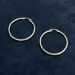 18k White Gold Medium Hoops